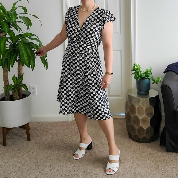 NWoT Ann Taylor Gorgeous Flattering Wrap Floral Poppy Dress Navy White Summer 8P - Picture 7 of 16